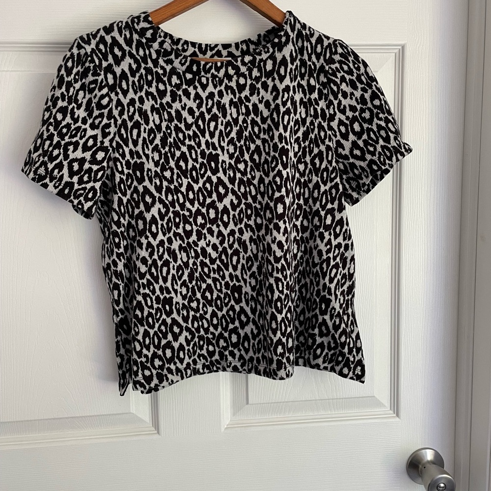 Chic Black and White Leopard Print Women's Tee